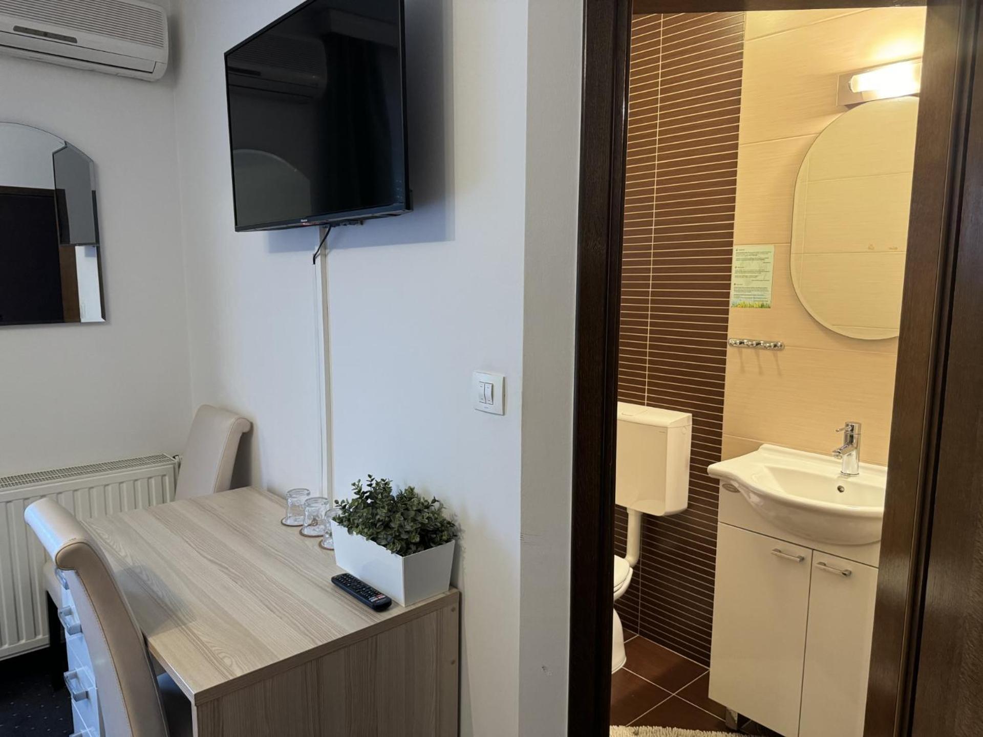 Pansion Komfor Fitea Осиек Экстерьер фото